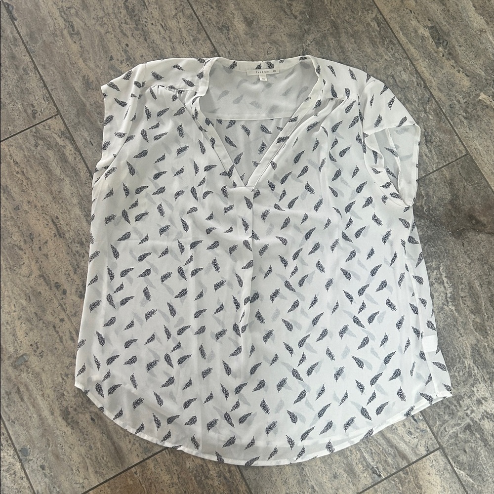 Fun 2 Fun White Patterned Blouse